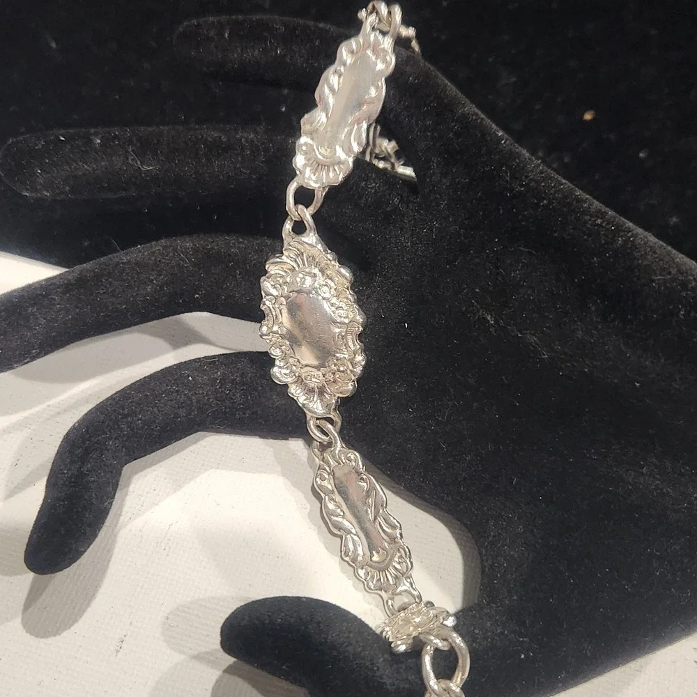 Silver Tone Repousse Floral Scroll Link Toggle Bracelet premier design 6.5 Inch